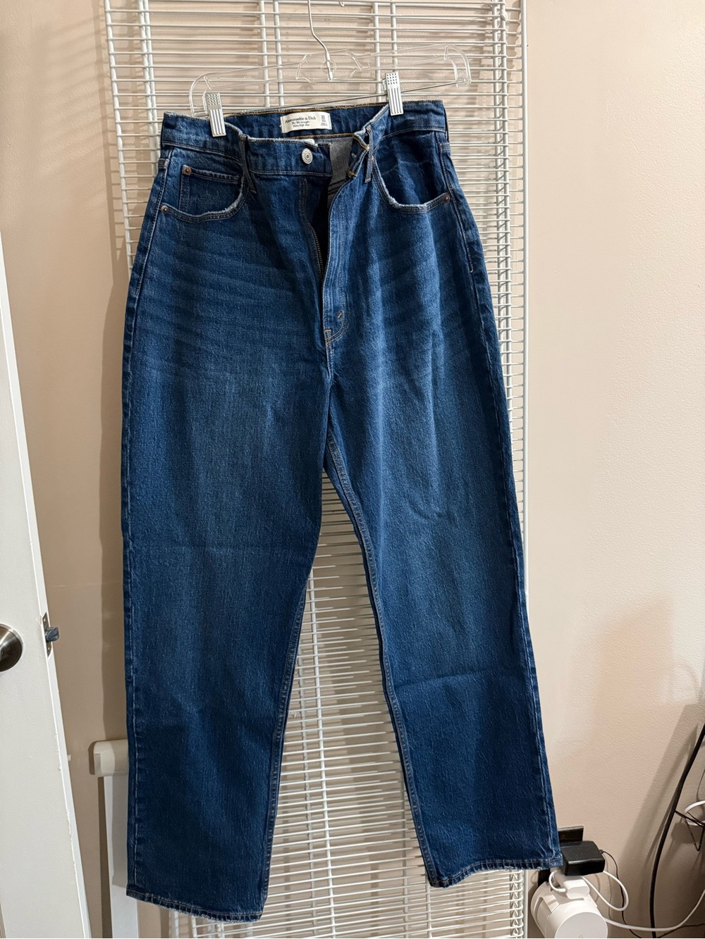 Abercrombie & Fitch Ultra High Rise 90’s Straight Jean (curve love)